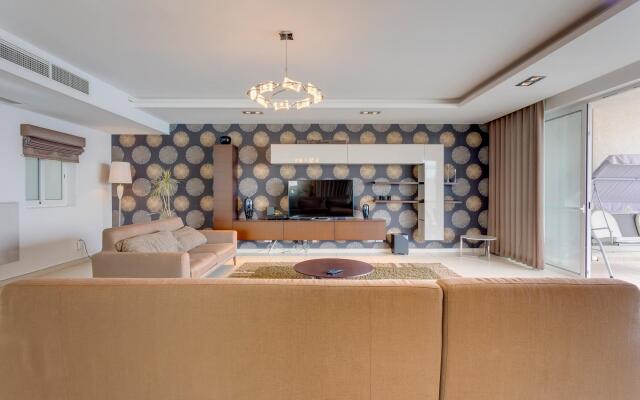 Contemporary, Luxury Apartment With Valletta and Harbour Views