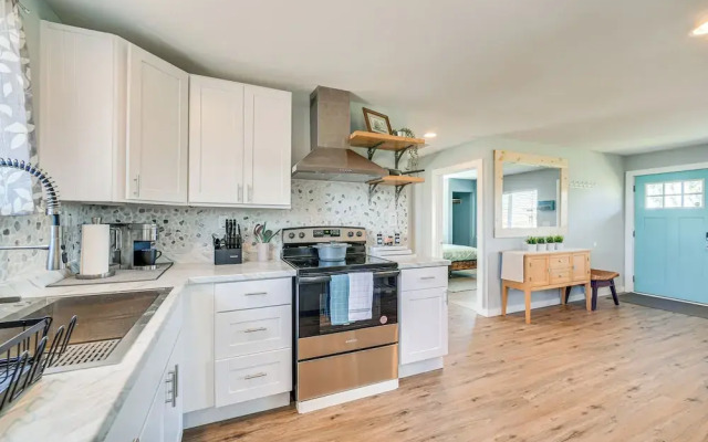 Pet-friendly Moclips Home: Walk to Mocrocks Beach!