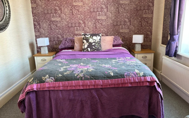 10 Guests - 5 Bedrooms - Free Parking - Petok