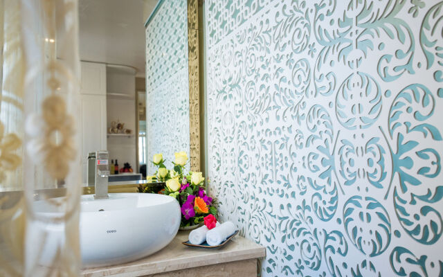 Little Hanoi Deluxe Hotel