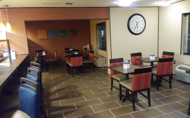 Comfort Inn & Suites Macon North I-75