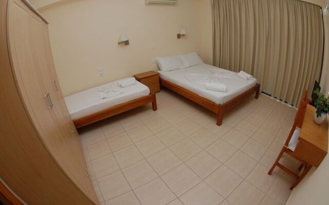 Nikos Hotel and Apartments