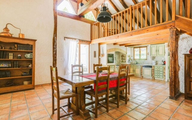 Holiday Home in Laluque with Terrace, Garden And Barbecue