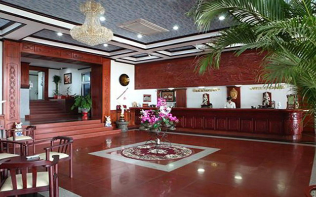 Vansana Riverside Hotel