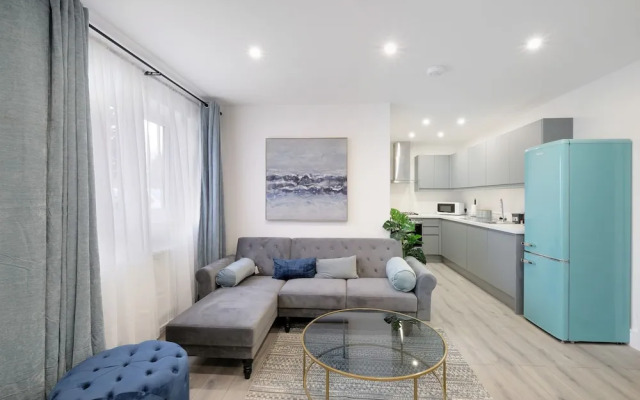 Luxury 1 & 2 bed Apartment free parking