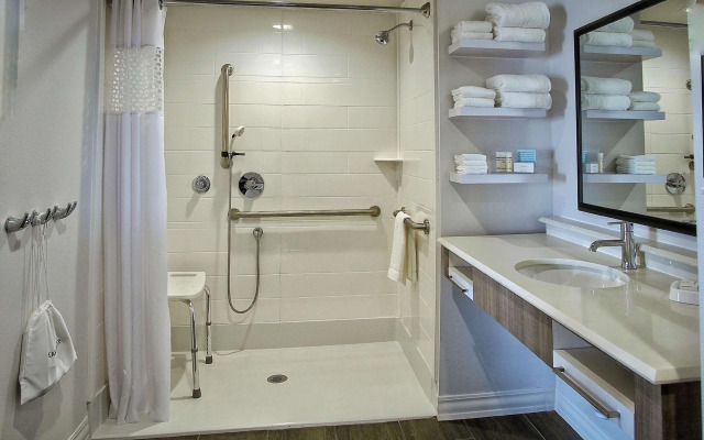 Hampton Inn & Suites Moore