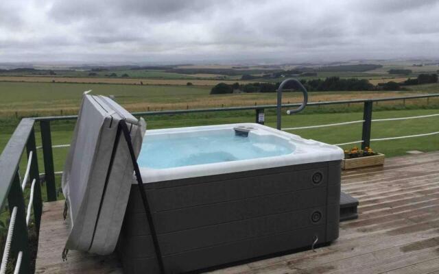 Green Yurt With Hot Tub - Sleeps 3, Parking & Wifi