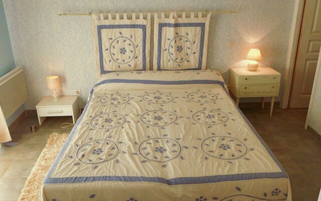 Beautiful House With Private Pool and Large Garden