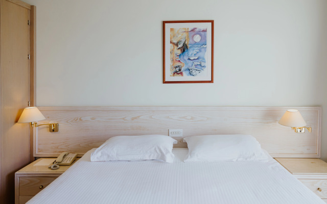 The Golden Coast Beach Hotel