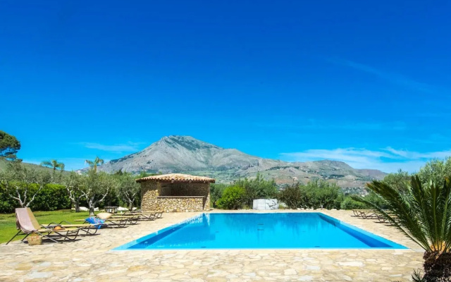 L Ulivo Blu - One-bedroom With Garden by Wonderful Italy