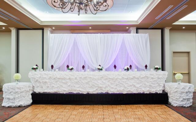 Holiday Inn Hotel & Suites Ottawa Kanata by IHG