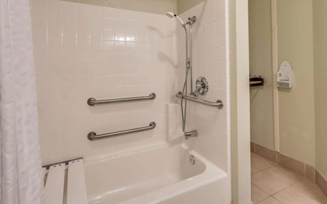 Best Western Plus Bayshore Inn
