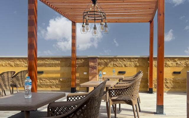 Celia Pyramids View inn