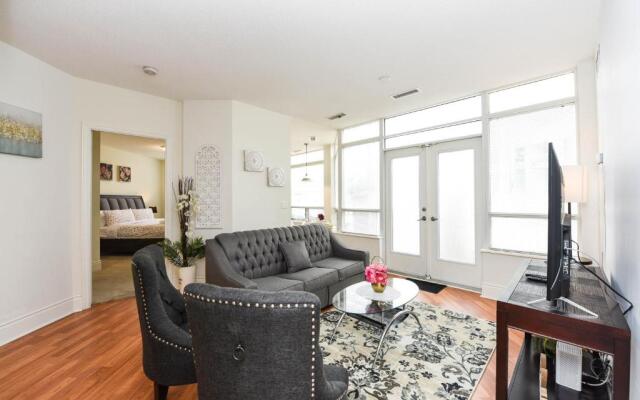 Amazing 2BR & 2BTH - Near Square One Mall