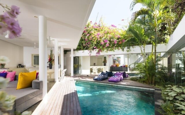 Villa La Sirena 2 Minutes From Beach 3 Bedroom Villa by RedAwning
