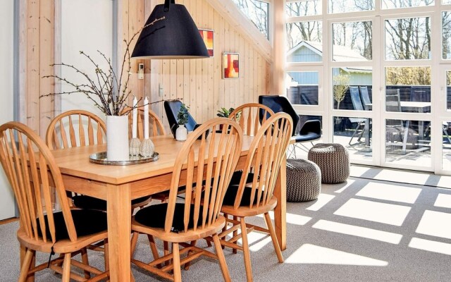 6 Person Holiday Home in Hemmet