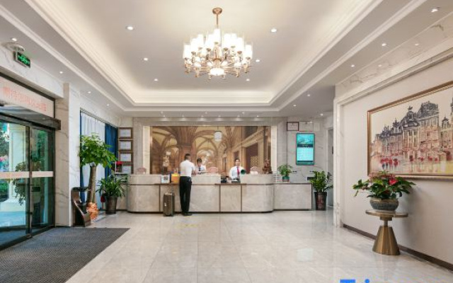 Vienna Hotel（Lianyuan Stadium Store）