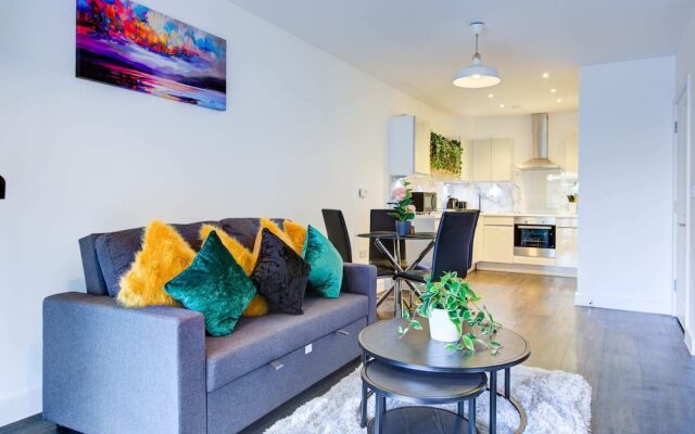 Modern Greenwich Flat With Parking