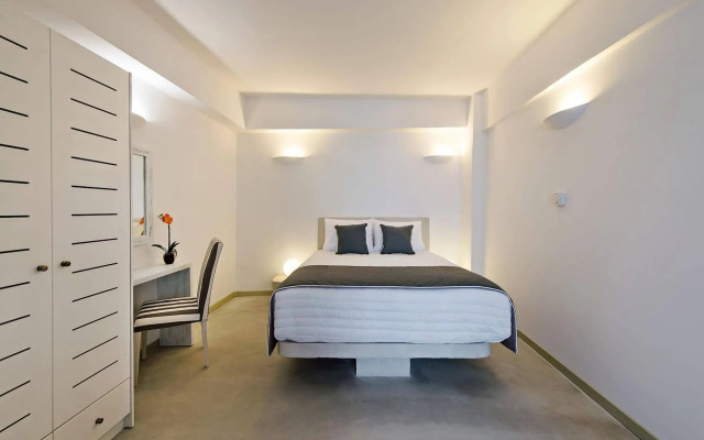 Central Fira Hotel