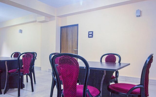 Hotel Golden Shangrila By OYO Rooms