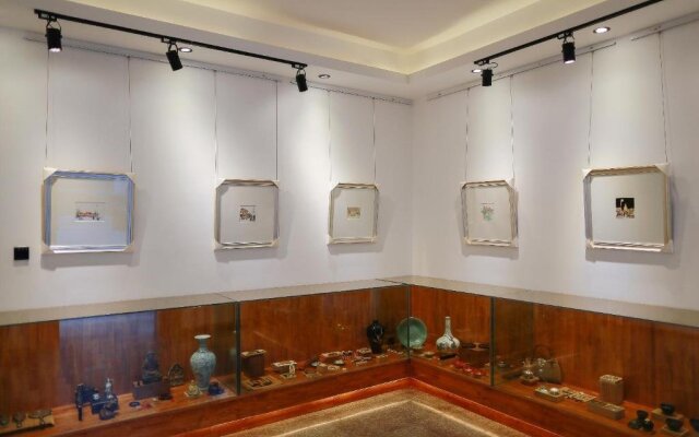 Rong Gallery Inn