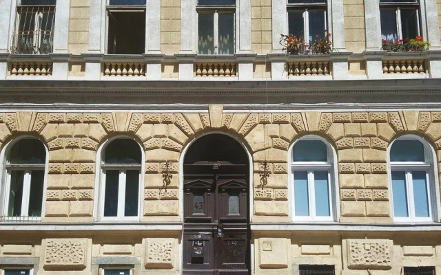 happy home Budapest