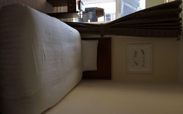 Brogans Bar & Guesthouse