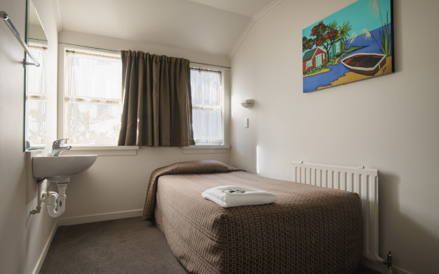 Kiwi International Hotel
