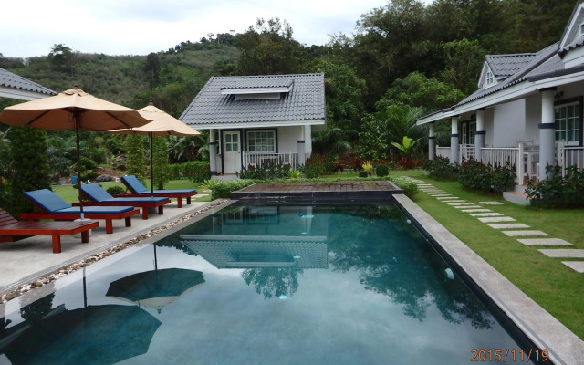 Suksompong Resort