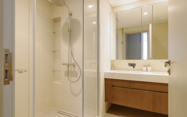 Beachfront Elegant 2BR Condo