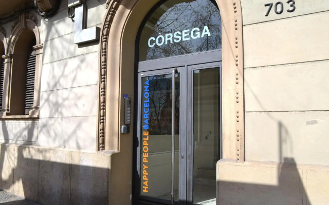 Happy People Gaudi Sant Pau