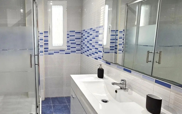Nice Property With Shared Pool and Terrace