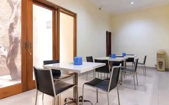 Toedjoeh Enam Homestay Surabaya