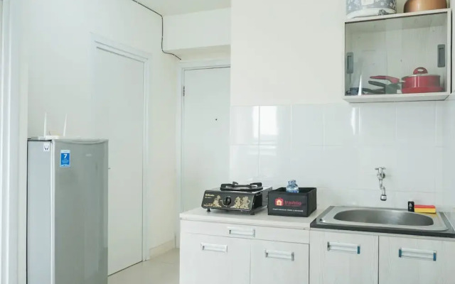 Cozy and Simply 1BR Green Pramuka Apartment