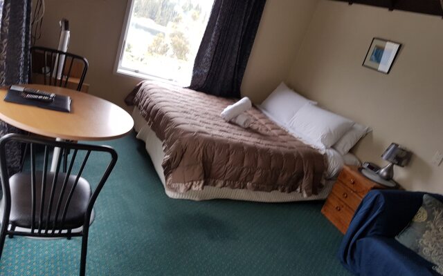Lakeview Colonial Motel