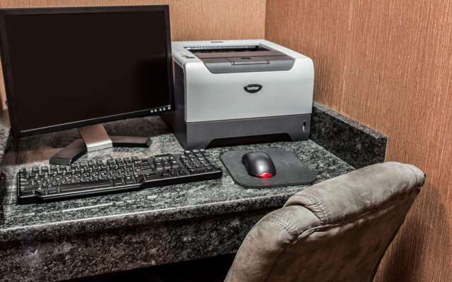 Comfort Inn & Suites Lumberton Central I-95