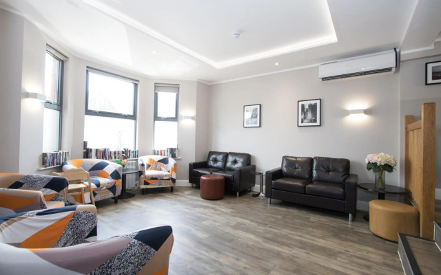 Westciti Caroco Aparthotel