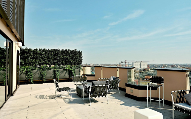 San Babila Modern Apartment