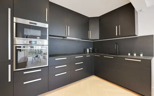 Charming Apt With AC & Balcony