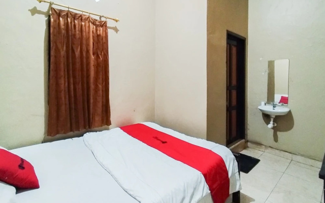 RedDoorz @ Hotel Grand Yuda Tenggarong – Guest Rooms – Tenggarong
