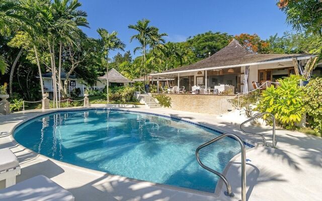 Staffed Round Hill Membership Van/driver 5 Bedroom Villa