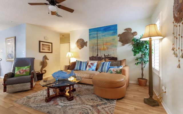 Quiet Condo ~ 10 Mi to Dtwn Pensacola