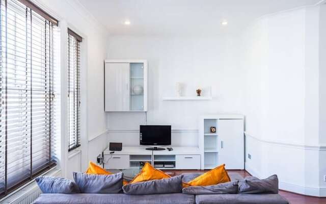 Bright stylish Nott Hill apart sleeps 6