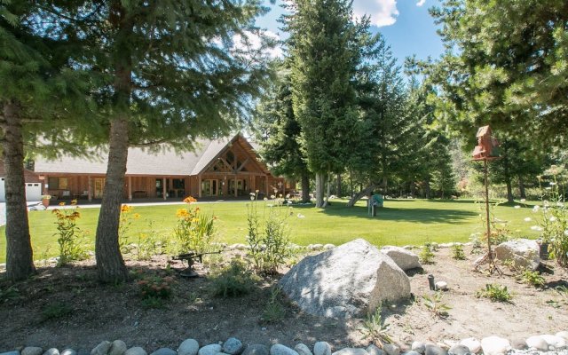 Serenity Pines Lodge in Shugart Flats