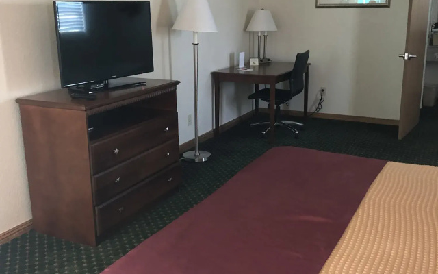 Cloverdale Wine Country Inn & Suites