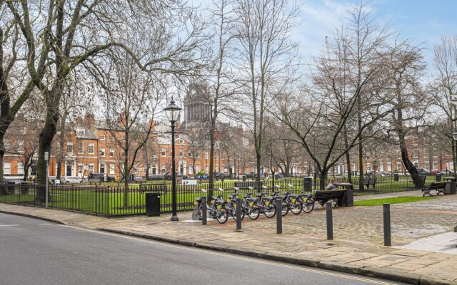Spacious Central Apartment