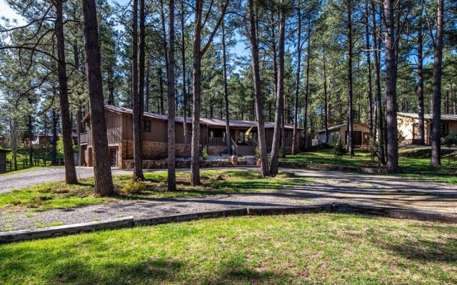 Rustic Pines Retreat