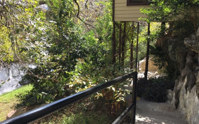Frio Springs Lodges