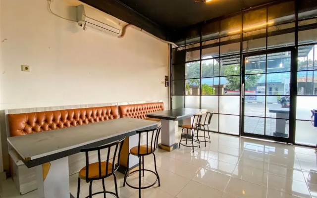 SPOT ON 2051 Sho Family Homestay & Resto