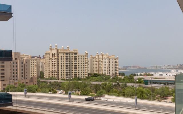 Trendy & Capacious 1BR Apartment in The Palm